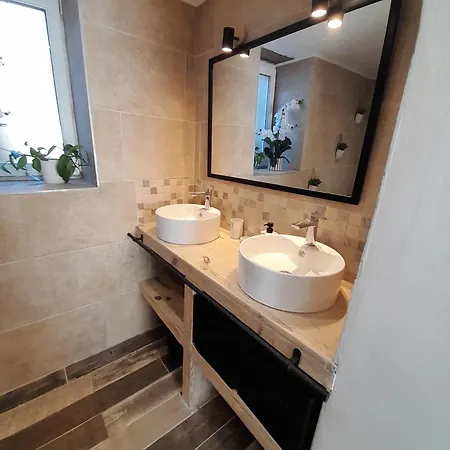 Costa Apartment *